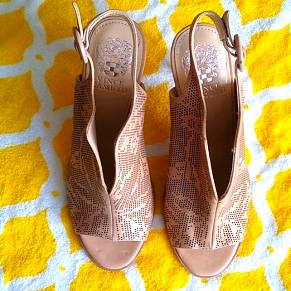 NWOT Vince Camuta  Heels 9m - Picture 3 of 10